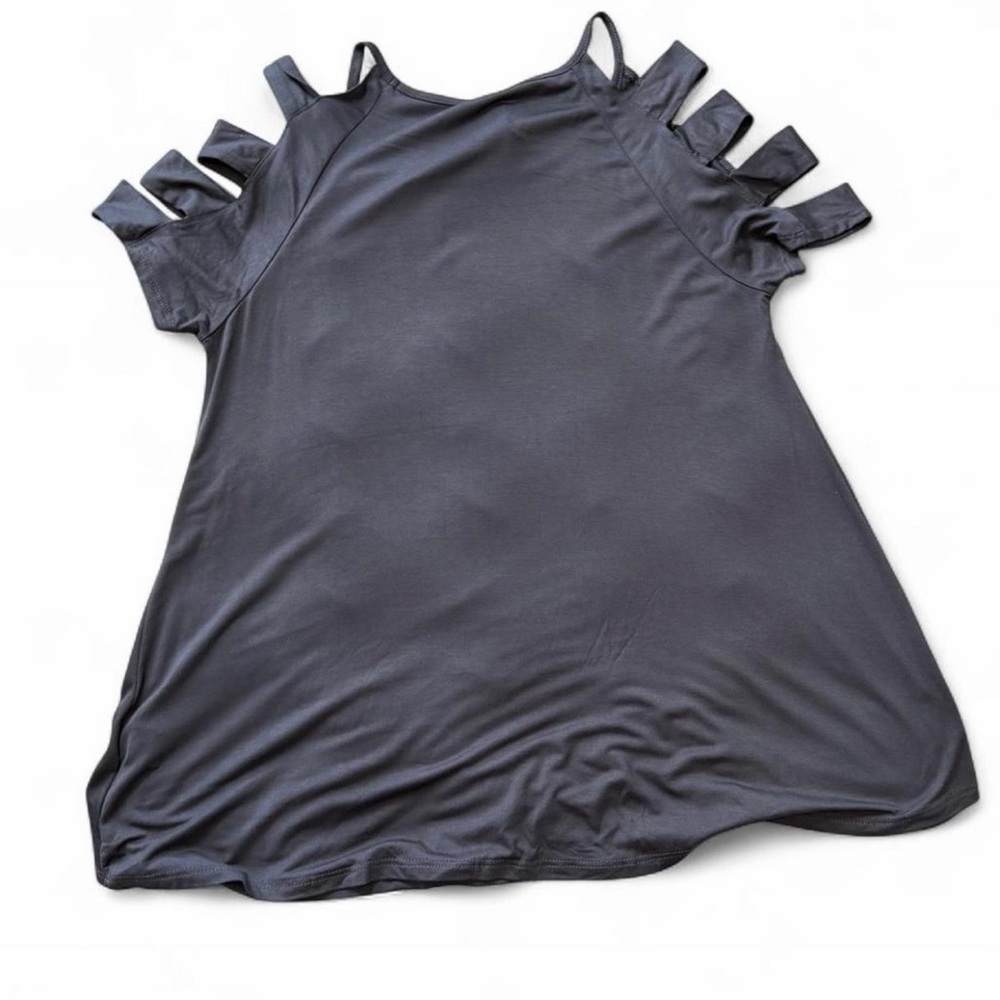 Caged Cold Shoulder Tee - Picture 4 of 15